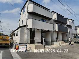 竹ノ塚駅　徒歩24分　構造：木造土地面積:70.05平米　建物面積:107.48平米　