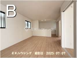 西新井大師西駅　徒歩6分　構造：木造土地面積:88.83平米　建物面積:83.21平米　