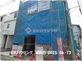 西新井駅　徒歩18分　構造：木造土地面積:70.00平米　建物面積:111.78平米　