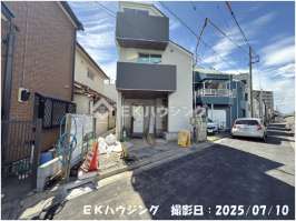 小岩駅　徒歩15分　構造：木造土地面積:81.87平米　建物面積:112.58平米　