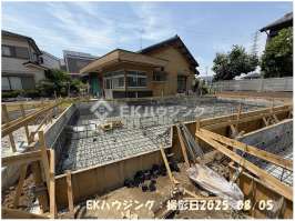 谷塚駅　徒歩24分　構造：木造土地面積:76.95平米　建物面積:103.29平米　