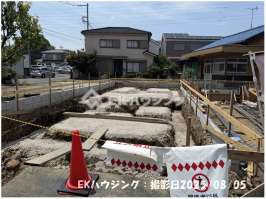 谷塚駅　徒歩24分　構造：木造土地面積:72.26平米　建物面積:124.65平米　