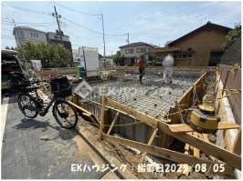 谷塚駅　徒歩24分　構造：木造土地面積:70.23平米　建物面積:118.63平米　