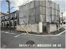 西新井駅　徒歩18分　構造：木造土地面積:75.05平米　建物面積:101.43平米　