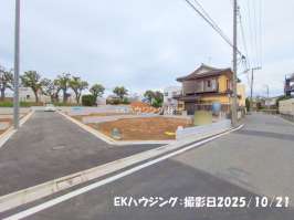 金町駅　徒歩22分　構造：木造土地面積:93.03平米　建物面積:86.11平米　