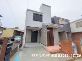 八潮駅　徒歩23分　構造：木造土地面積:78.31平米　建物面積:85.70平米　